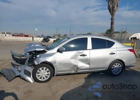 2017 Nissan Versa 1.6 S z USA, uszkodzony, nr VIN 3N1CN7AP1HL834007